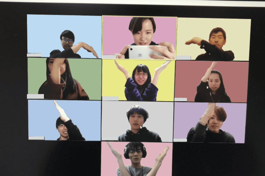 ハートの人文字を作るゲームの様子