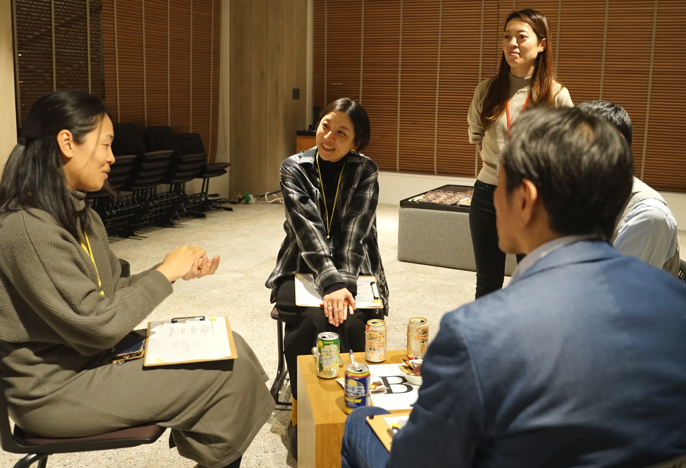 自分の「推し」について話していると自然と笑みがこぼれますね