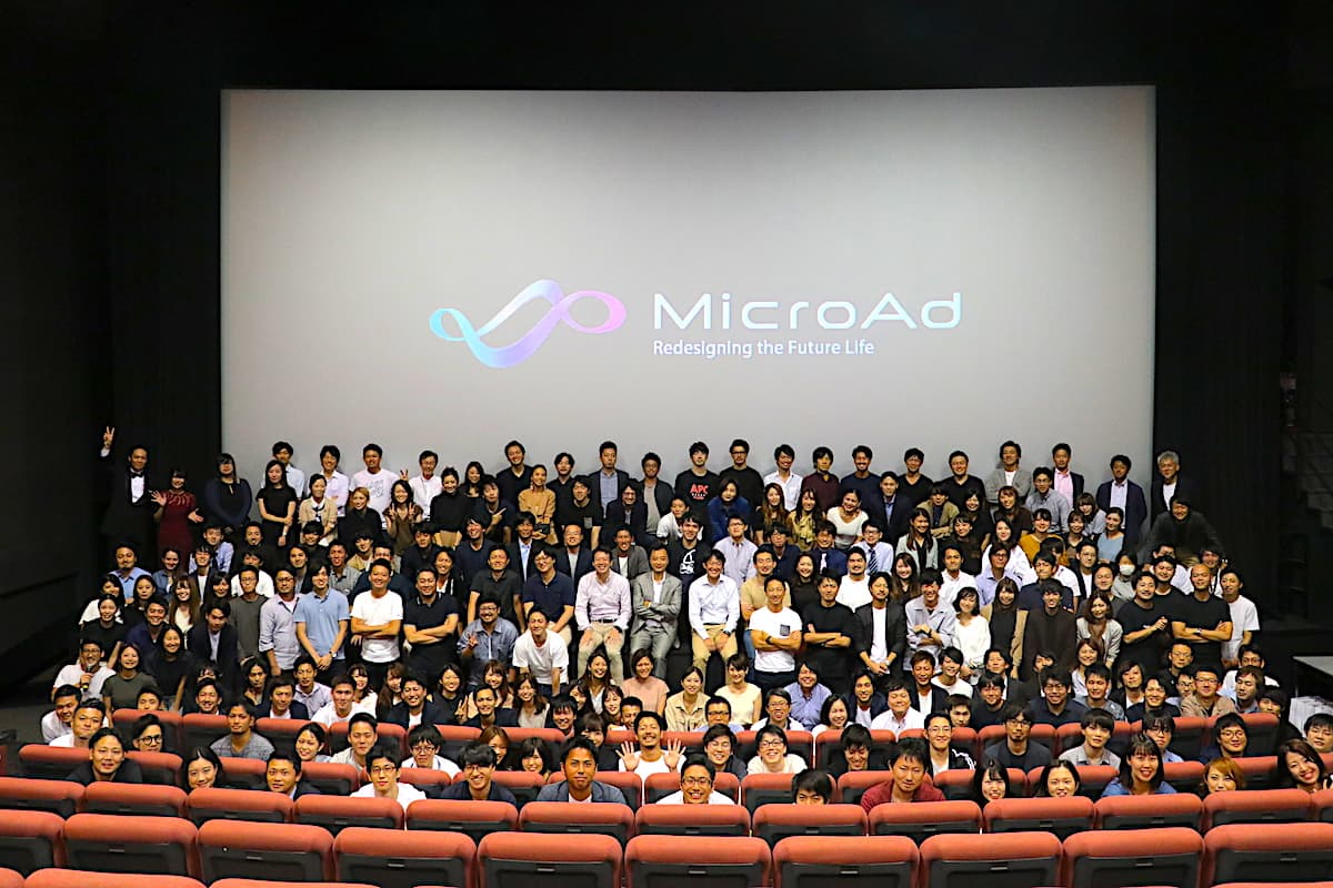 全社総会での集合写真